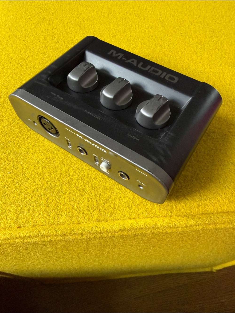 Fast Track USB Audio Interface - Black - Picture 4 of 5